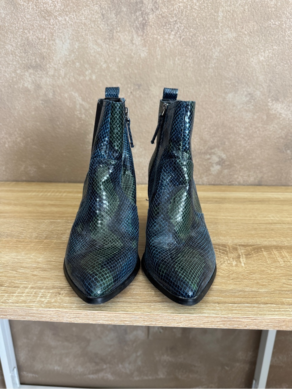 SCOOP Snake Print Ankle Boots Pointed Toe Booties Green Blue Animal Print Sz 7.5